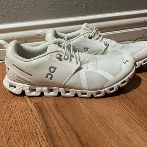 ON tenis white color size 7 women